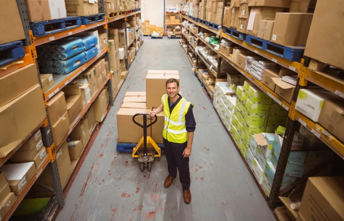 Groupage warehouse worker