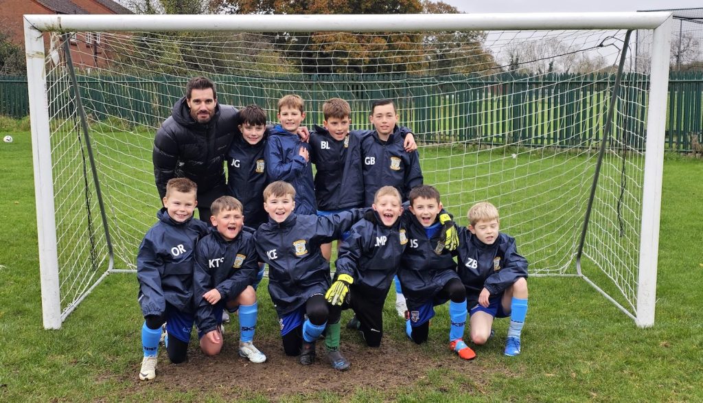 IFL Sales Director Andy Grubb with the Studley FC U10s players.